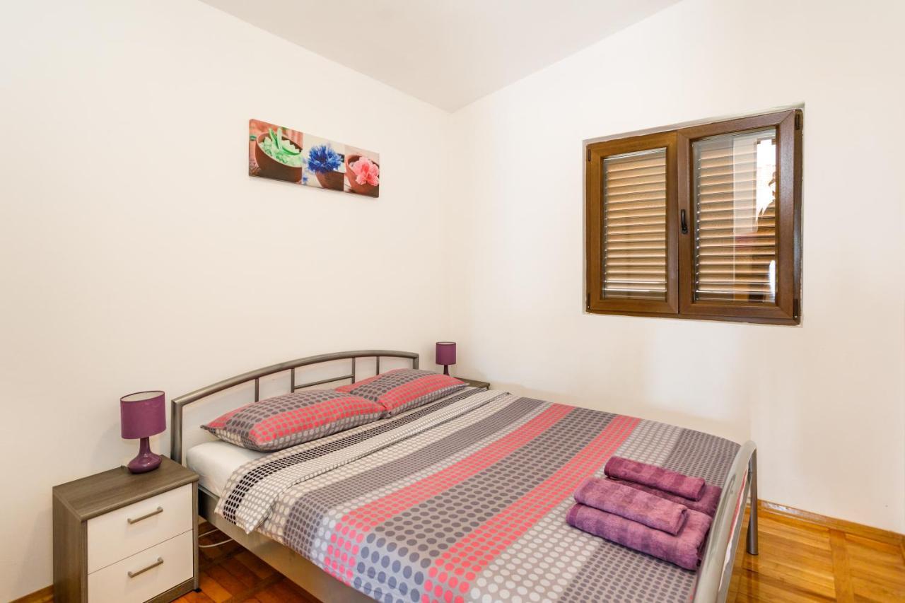 Apartment Iris & Elena Pinezići Εξωτερικό φωτογραφία