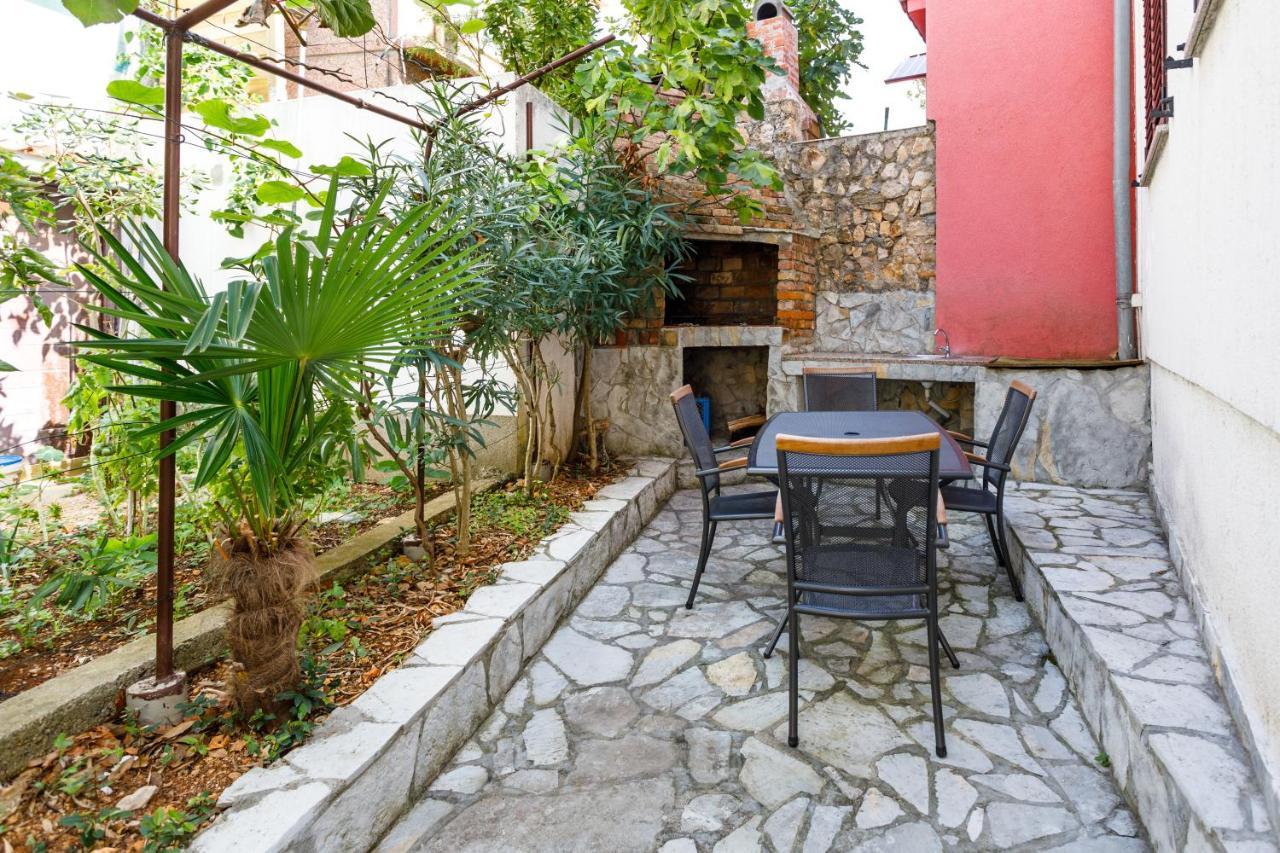 Apartment Iris & Elena Pinezići Εξωτερικό φωτογραφία