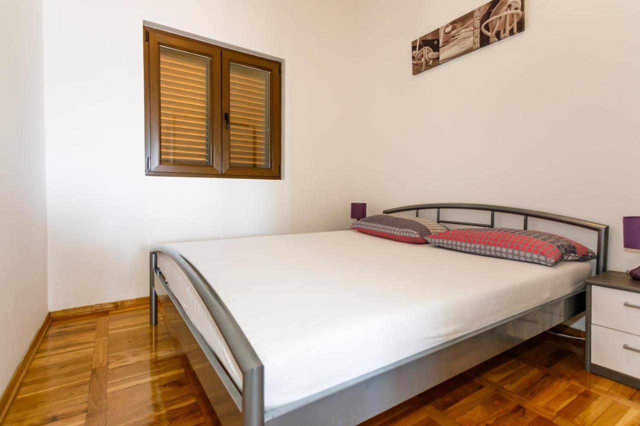 Apartment Iris & Elena Pinezići Εξωτερικό φωτογραφία