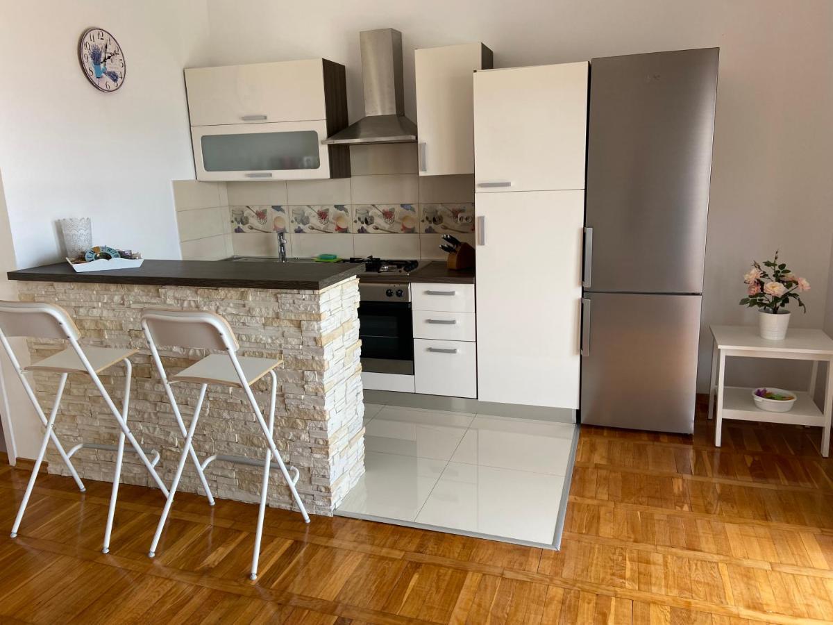 Apartment Iris & Elena Pinezići Εξωτερικό φωτογραφία